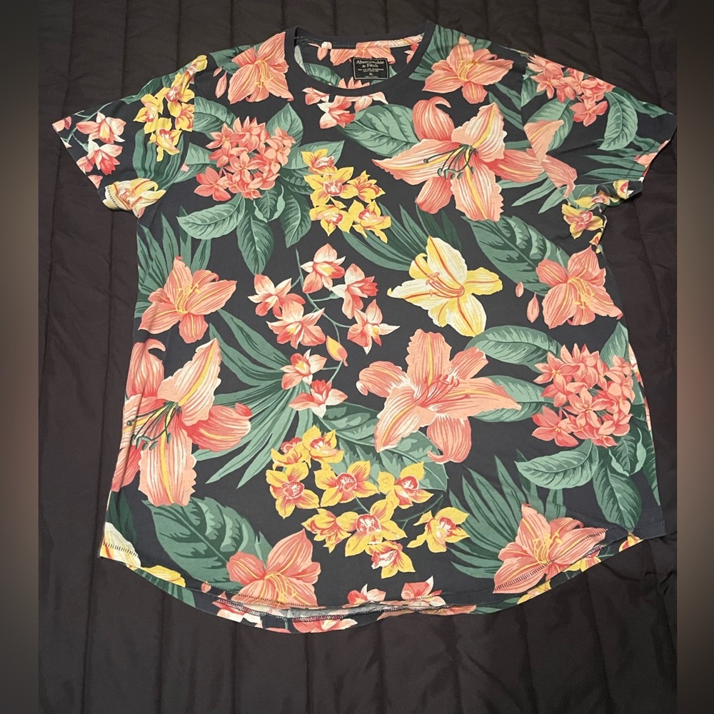 Abercrombrie & Fitch t shirt